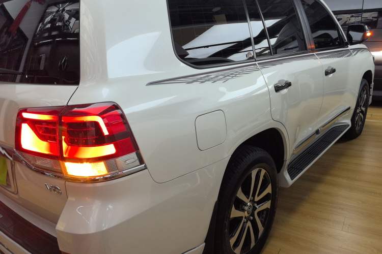 Used Toyota Land Cruiser 2019 4.0L GX-R GT 8-Cylinder Genuine Leather – Middle East
