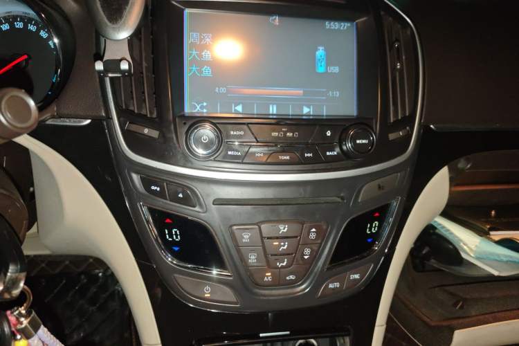 Used Buick Regal 2014 2.0L Leading Fashion Edition Audio And AC Panel