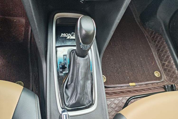 Used Chevrolet Monza 2020 320 Automatic Enjoyment Edition Gear Lever