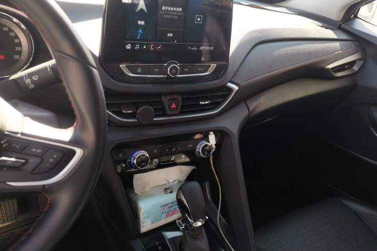 Used Chevrolet Orlando 2020 Light Hybrid Redline 530T Automatic Zhaoxiang Edition (5+2 Models) Audio And AC Panel