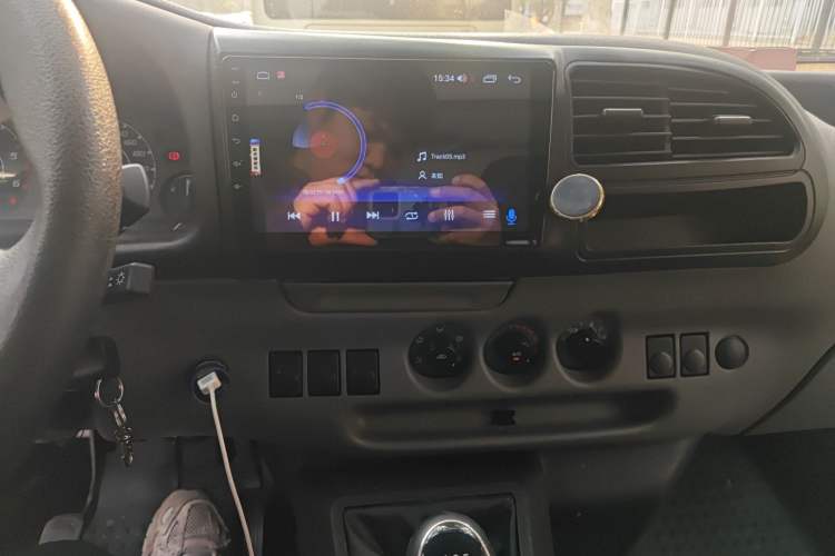 Used JMC Transit 2017 2.8T Commercial Version Short Wheelbase Mid-Roof 3-Seater JX493