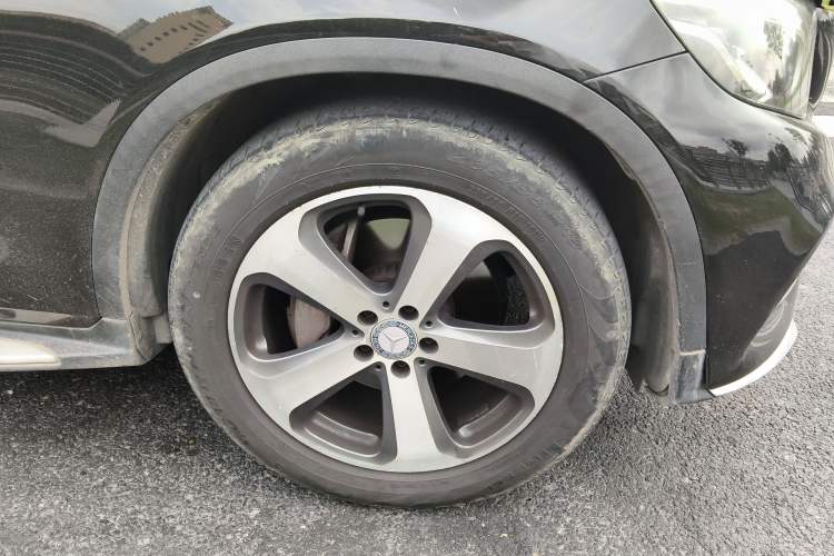 Used Mercedes-Benz GLC 2017 GLC 260 4MATIC Luxury Model Right Front Wheel Hub