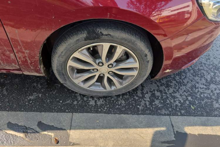 Used Buick GT 2018 18T Automatic Elite Model Right Front Wheel Hub