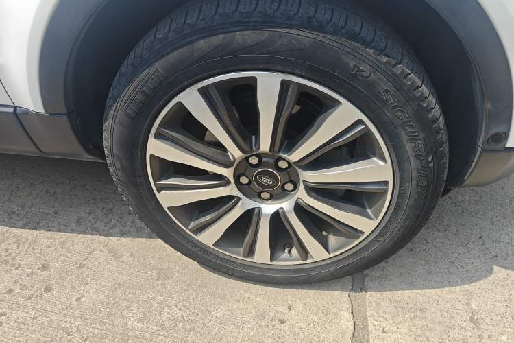 Used Land Rover Range Evoque 2018 240 PS SE Smart Brilliance Edition Right Front Wheel Hub