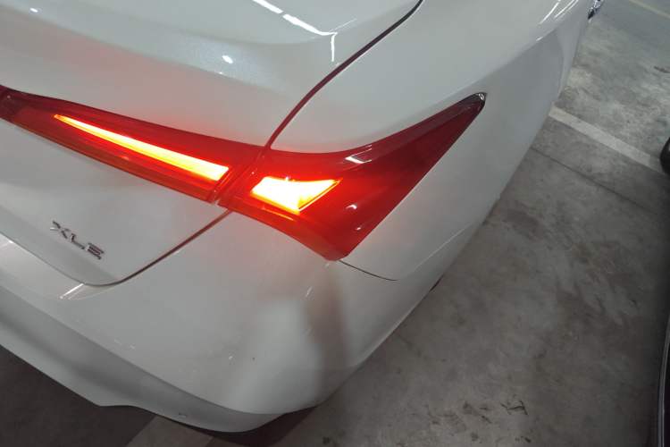 Used Toyota Avalon 2019 2.0L XLE Premium Edition China VI Right Rear Taillight