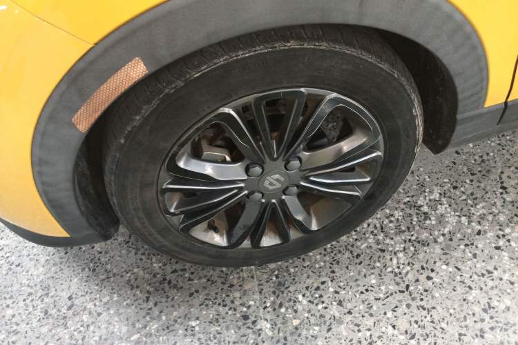 Used Leapmotor T03 2021 400 Lite Edition - Lithium-Ion Battery Left Front Wheel Hub