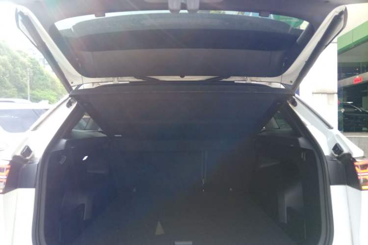 Used Volkswagen Tavendor 2023 380TSI Four-Wheel Drive R-Line Cruise Edition Trunk