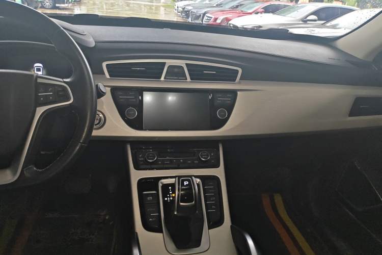 Used Geely Auto Emgrand X7 Sport 2020 1.8TD DCT Two-Wheel Drive Smart Connect 4G-Enabled Version
