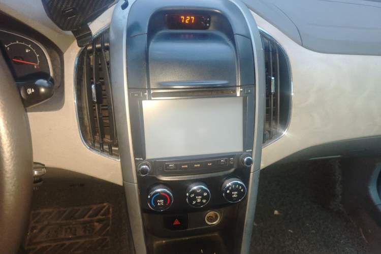 Used Baojun 630 2011 1.5L manual standard version
