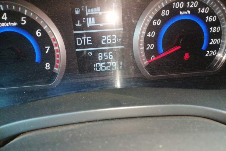 Used Zotye Z300 2013 1.5L Manual Luxury Model Odometer Close Up