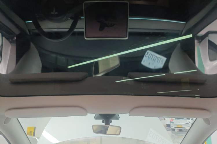 Used Tesla Model Y 2023 Long-Range All-Wheel-Drive Version Headliner