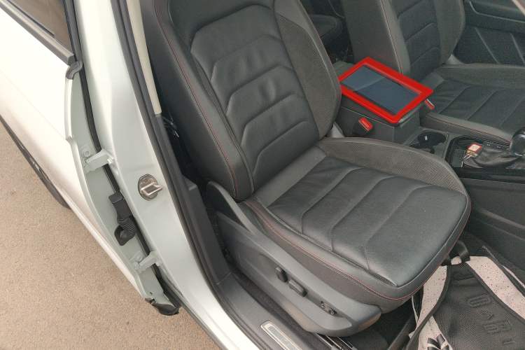 Used Volkswagen Tayron 2020 330TSI Two-Wheel Drive Luxury Smart Connectivity Version Right Front Seat