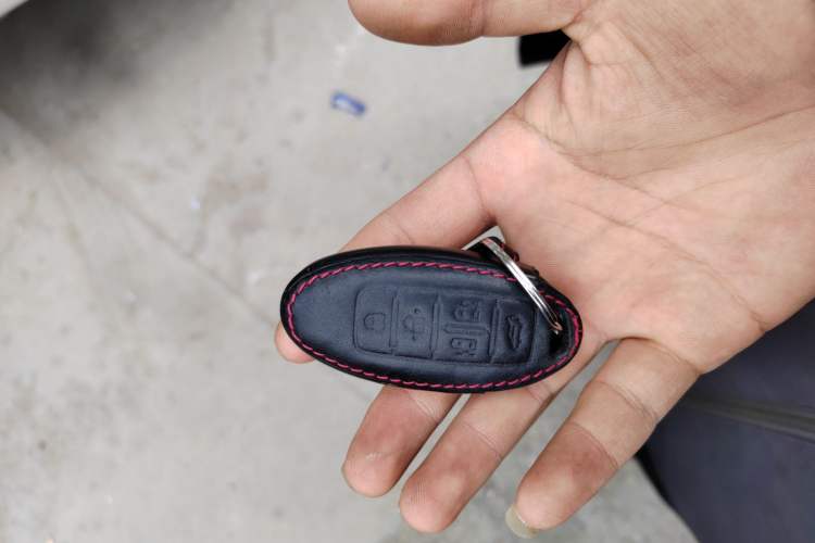 Used Nissan Quest 2015 3.5L SL Vehicle Key