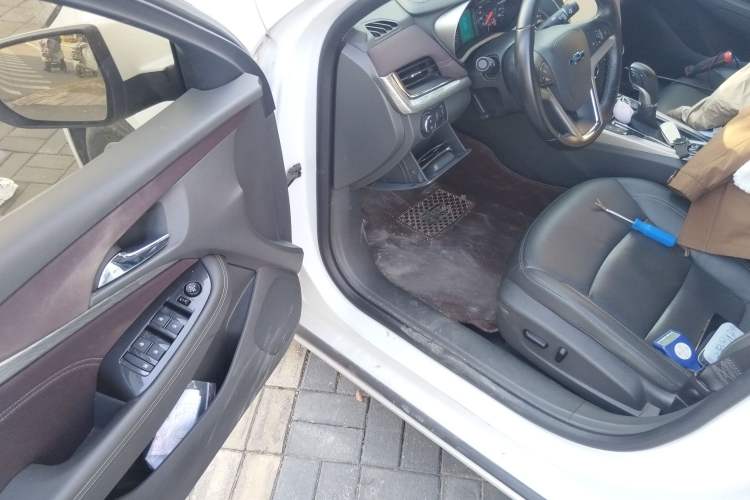 Used Chevrolet Malibu 2017 1.5T Automatic Luxury Edition Driver Seat