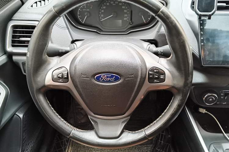 Used Ford Escort 2015 1.5L Automatic Fashion Model
