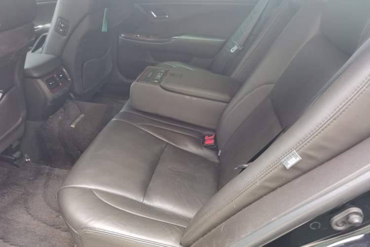 Used Toyota Crown 2010 2.5L Royal Leather Navigation Edition
