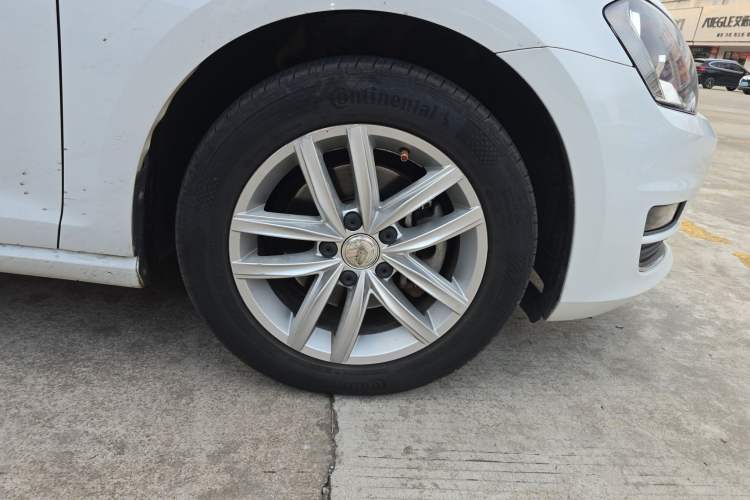 Used Volkswagen Golf 2016 1.6L Automatic Fashion Model
