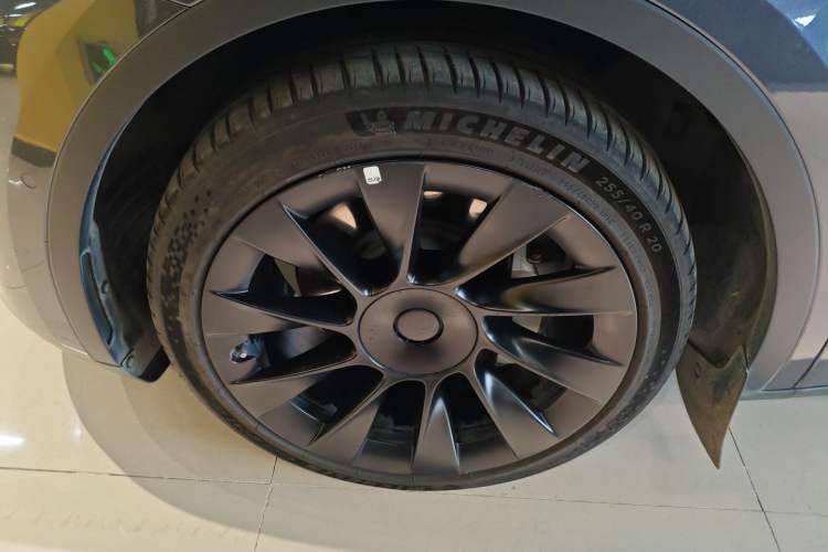 Used Tesla Model Y 2022 Long-Range All-Wheel-Drive Version