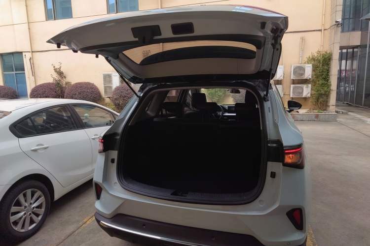 Used Wuling Asta 2022 2.0L DHT Electric-Speed Version
