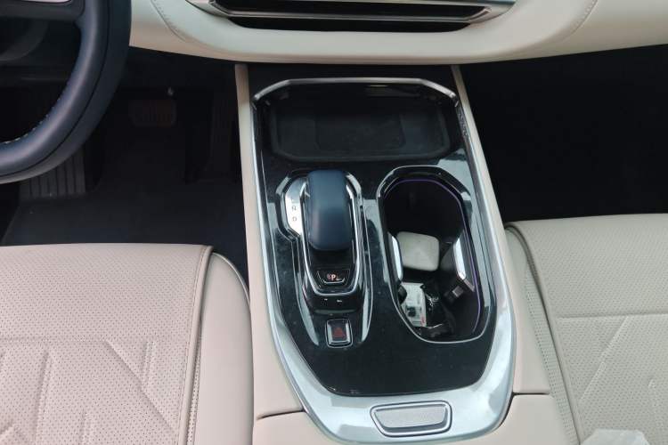 Used Zeekr 009 2024 7-Seater Walk-Through Version Four-Wheel Drive 108 kWh