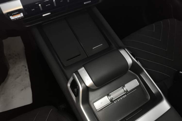 Used Deepal G318 2024 Four-Wheel-Drive Air Suspension Model