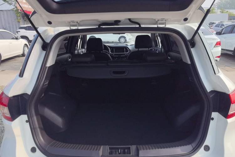 Used GAC Trumpchi GS4 2017 200T Manual Two-Wheel Drive Elite Edition Trunk