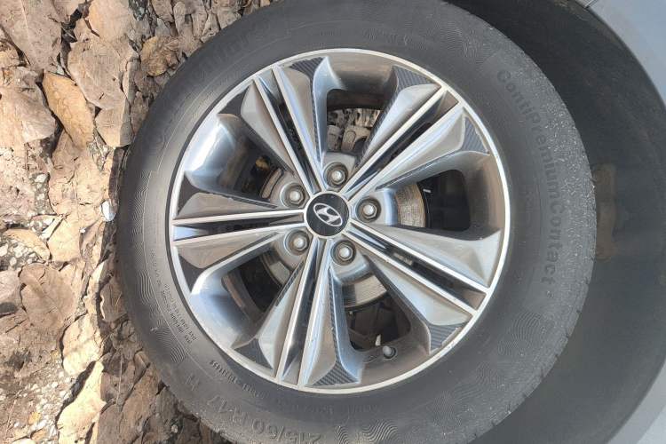Used Hyundai ix25 2015 1.6L Automatic Two-Wheel Drive Smart GLS Trim Right Rear Wheel Hub