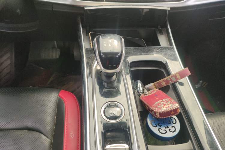 Used SOL X8 2021 300T DCT Leading Smart Connectivity Version 7 Seats Gear Lever