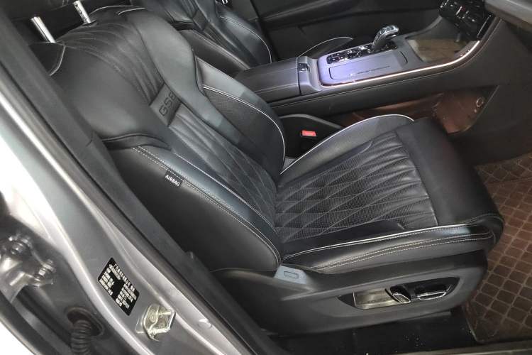 Used GAC Trumpchi GS8 2022 Dual-Engine Series 2.0TM Two-Wheel Drive Prestige Edition (7 Seats) Right Front Seat