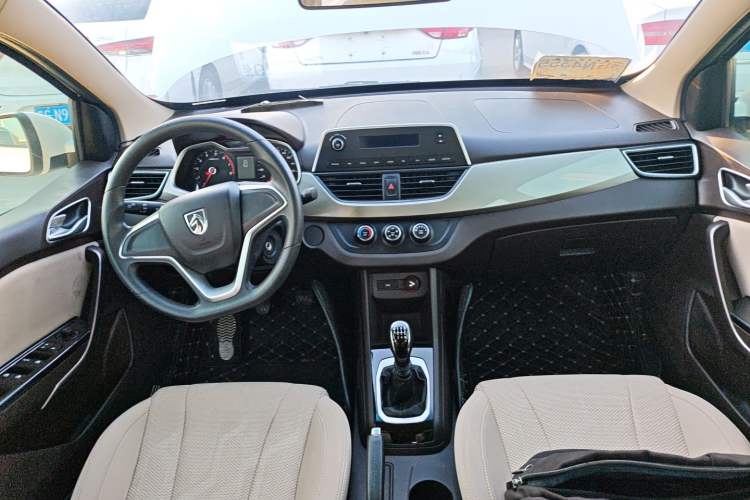 Used Baojun 310W 2017 1.5L Manual Comfort Version China VI Emission Standard