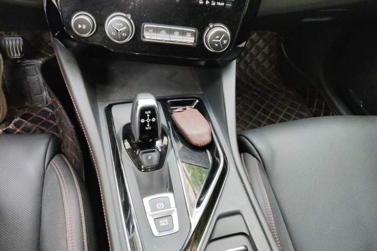 Used Lynk & Co 02 2019 1.5T DCT Two-Wheel Drive Pro Edition China VI Standard Gear Lever