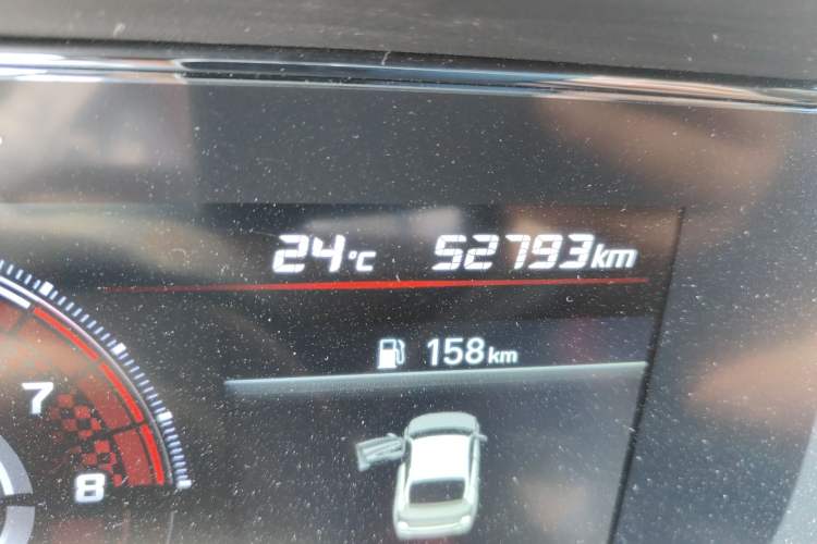 Used Hyundai Elantra 2021 1.5L CVT LUX Prestige Edition Odometer Close Up