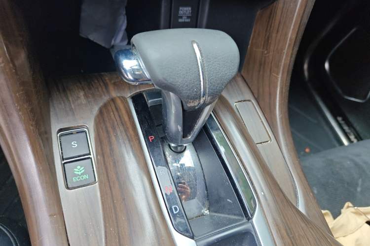 Used Honda Avancier 2017 240TURBO Two-Wheel Drive Elite Edition Gear Lever