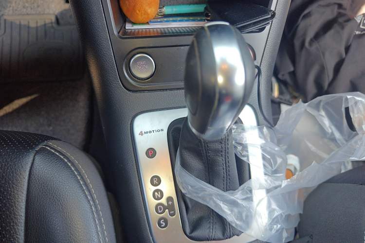 Used Volkswagen Tiguan 2016 300TSI Automatic All-Wheel Drive Fashion Vision Edition Gear Lever