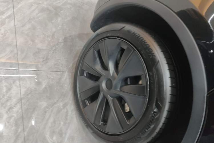 Used Tesla Model Y 2024 Long-Range All-Wheel-Drive Version