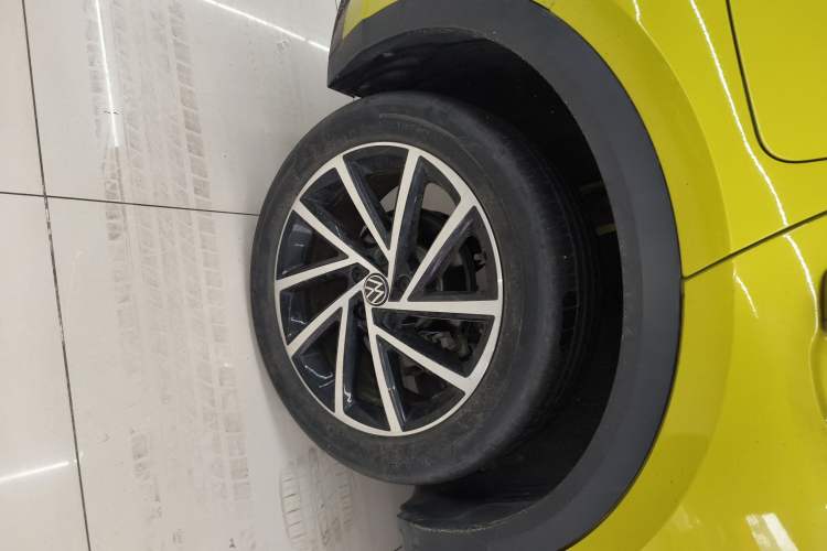 Used Volkswagen T-ROC 2023 300TSI DSG Two-Wheel Drive Starlight Edition
