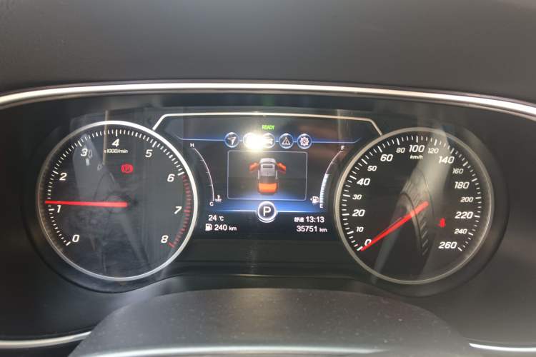 Used Hongqi H5 2022 Classic Model 1.8T Automatic Smart Connect Flagship Edition Instrument Cluster