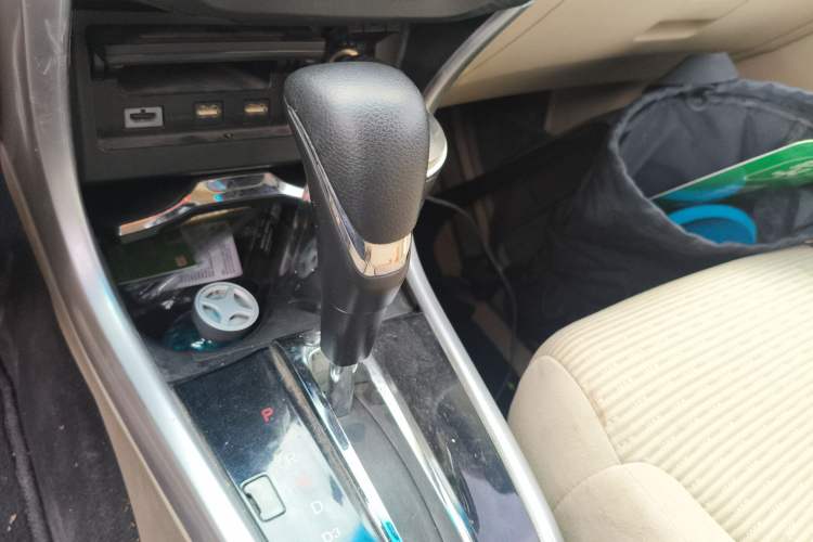 Used Honda Crider 2013 1.8L automatic luxury edition Gear Lever