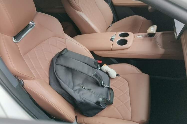 Used CHANGAN UNI-Z New Energy 2024 Blue Whale Smart Electric iDD 125km Beyond Edition Right Front Seat