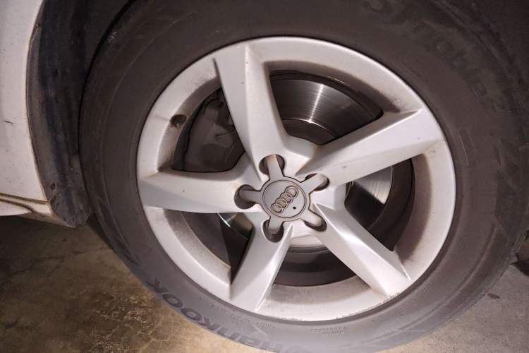 Used Audi A4L 2013 35 TFSI Automatic Standard Model Right Front Wheel Hub