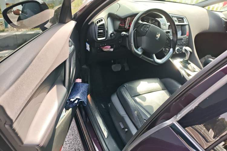 Used DS 5 2014 1.6T Elegant Version THP160 Driver Seat