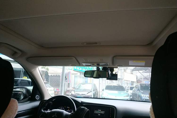 Used Mitsubishi Outlander 2021 2.4L 4x4 DynaDrive Edition 5 Seats Headliner