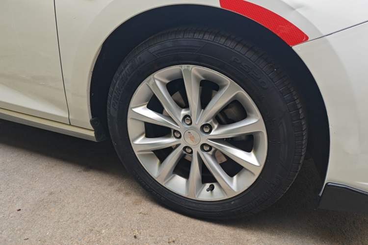 Used Chevrolet Cruze 2018 Hatchback 320 Automatic Pioneer Sunroof Edition Right Front Wheel Hub