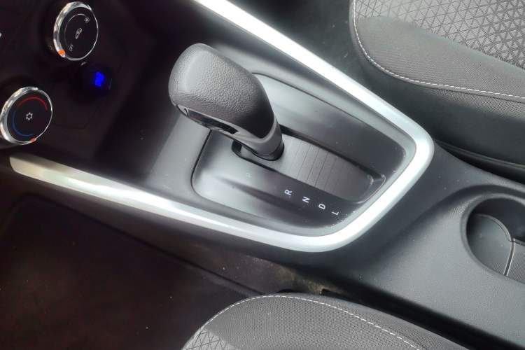 Used Chevrolet Cavalier 2020 325T Automatic Enjoyment Edition Gear Lever