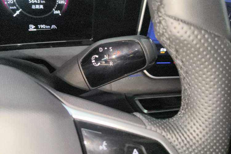 Used Volkswagen Tiguan L 2024 PRO 330TSI Two-Wheel Drive R-Line Prestige Edition Gear Lever