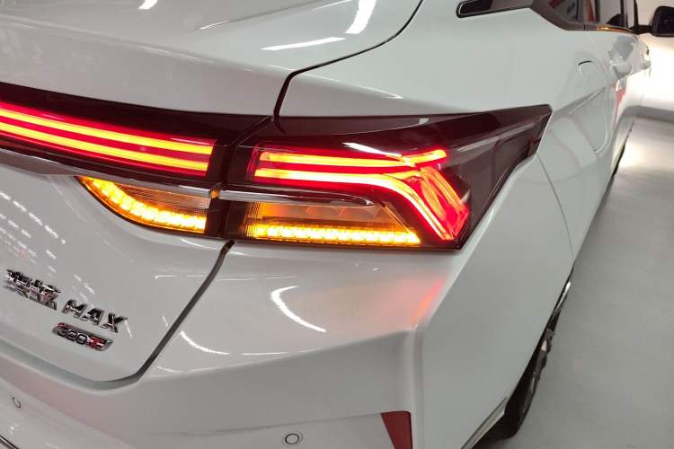 Used Dongfeng Aeolus Yixuan MAX 2023 1.5T Super-Powered Dad Edition
