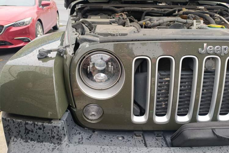 Used Jeep Wrangler 2015 2.8TD Sahara Four-Door Comfort Edition Right Front Headlight