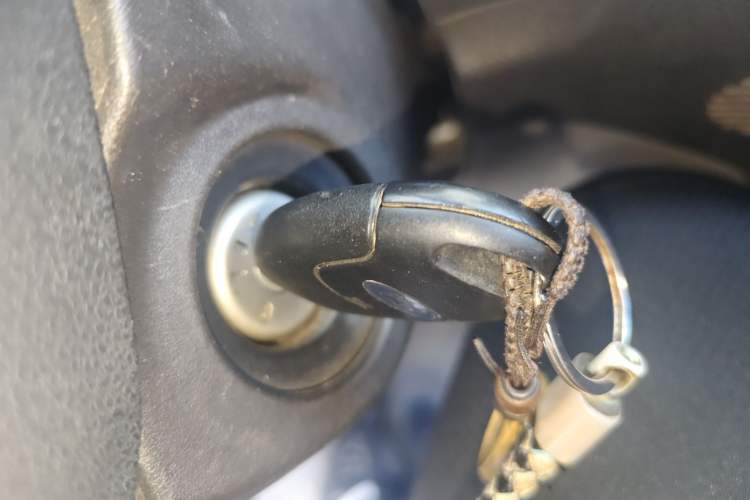 Used Ford Transit 2020 2.0T Diesel Multi-Function Commercial Vehicle Mid-Chassis Low-Roof Design with Dual Rear Doors Meeting China VI Emission Standards
