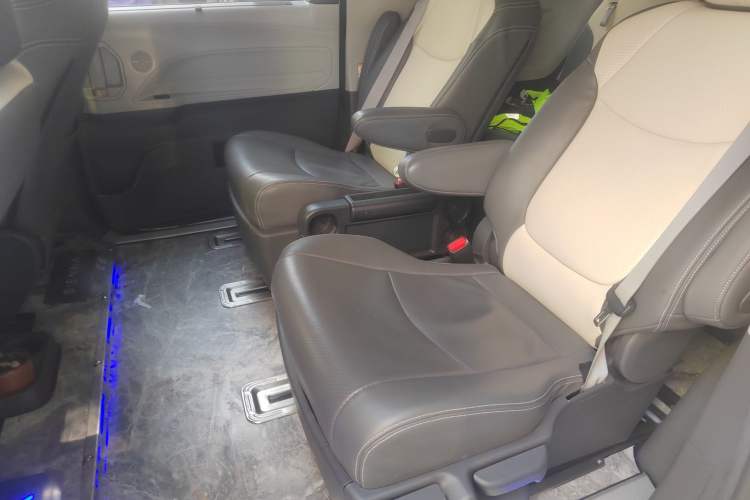 Used Toyota SIENNA 2023 2.5L Hybrid Comfort Edition Left Rear Seat
