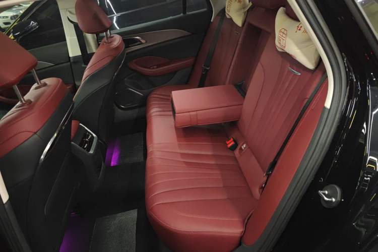 Used Hongqi H5 2024 2.0T Automatic Smart Connect Flagship Edition Left Rear Seat